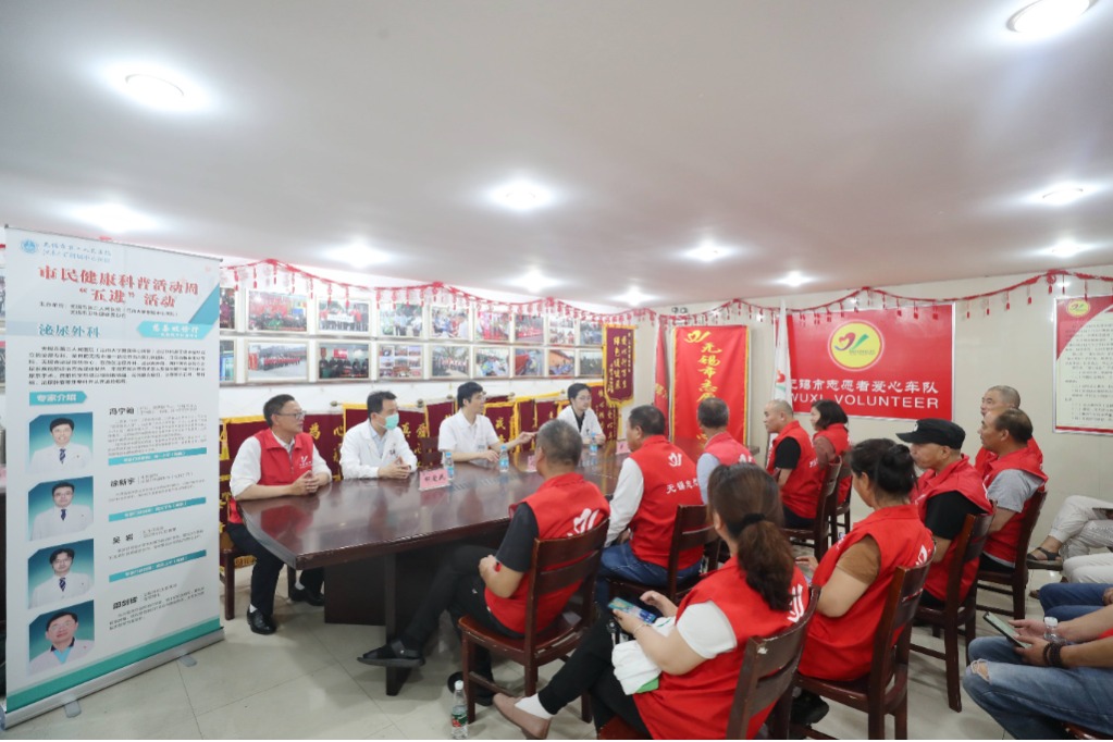 致敬城市行者!51视频
泌尿外科走进爱心车队义诊受欢迎.jpg 致敬城市行者!51视频
泌尿外科走进爱心车队义诊受欢迎.jpg