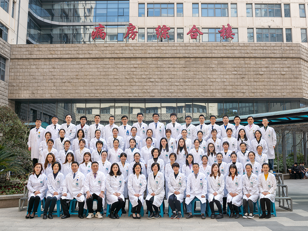 药学部集体合照.jpg